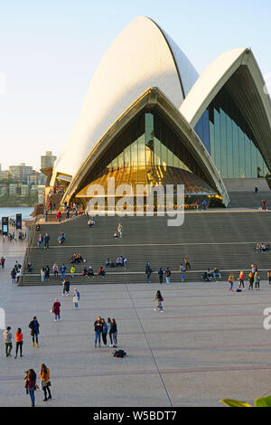 SYDNEY, Australia - 18 lug 2018- Vista dell'Opera di Sydney al Porto di Sydney nel New South Wales, Australia. Foto Stock