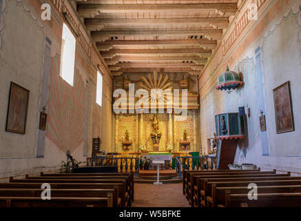 San Miguel, California - Luglio 20, 2019: Interno della chiesa della Missione di San Miguel Arcángel. Foto Stock