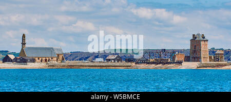 Camaret-sur-Mer, Francia - 13 Luglio 2019: banner Web dei punti di riferimento di Camaret-sur-Mer con la torre di Vauban che è un mare difensiva torre medioevale Foto Stock