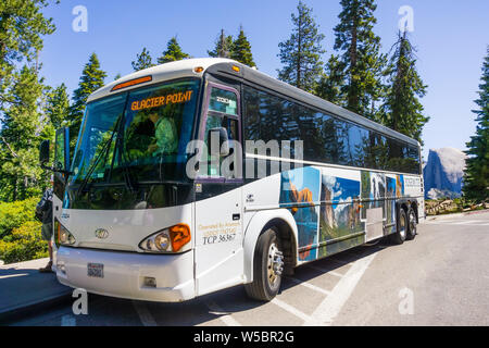 Giugno 27, 2019 il Parco Nazionale di Yosemite / CA / STATI UNITI D'AMERICA - Il Parco Nazionale di Yosemite ghiacciaio Punto tour guidato bus, gestito da Aramark, disponibile da fine maggio a inizio n. Foto Stock