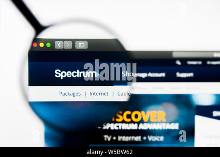 Richmond, Virginia, Stati Uniti d'America - 27 Luglio 2019: Editoriale illustrativa di spettro website homepage. Logo dello spettro visibile sullo schermo. Foto Stock