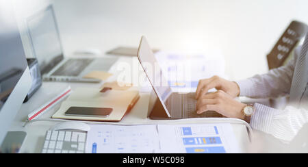 Interfaccia utente di disegno di progettazione sito web layout UX sviluppo delle app Foto Stock