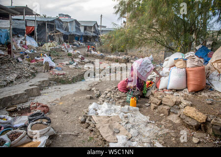 Il marketplace in baraccopoli urbane di Mekele, Etiopia. Mekele, Etiopia Foto Stock