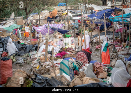 Il marketplace in baraccopoli urbane di Mekele, Etiopia. Mekele, Etiopia Foto Stock