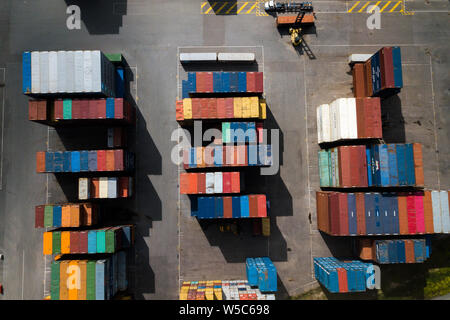 Drone foto di container di spedizione in Flinders Adelaide terminale per container Foto Stock