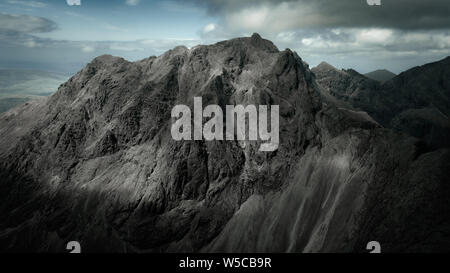 Il pinnacolo inaccessibile Sgurr Dearg sull'Cuillin Ridge, Isola di Skye Foto Stock