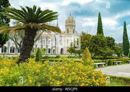 Mosteiro dos Jeronimos a Lisbona, Portogallo. Il monastero è uno dei più importanti esempi del Portoghese tardo gotica in stile manuelino di archi Foto Stock