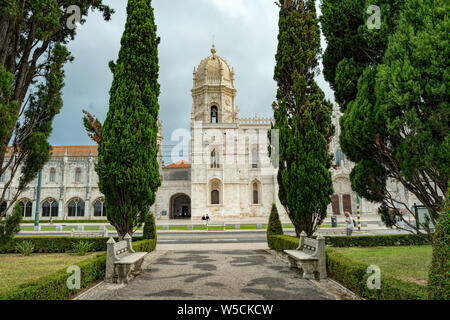 Monastero di Hieronymites situato vicino a riva della parrocchia di Belém, nel comune di Lisbona, Portogallo Foto Stock