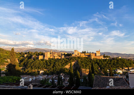 Bella vista del Palazzo dell'Alhambra di Granada, Spagna Foto Stock