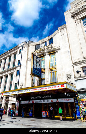 Parte anteriore del Dominion Theatre in Tottenham Court Road, Londra, Regno Unito Foto Stock