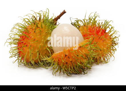 Rambutan frutto isolato su sfondo bianco Foto Stock