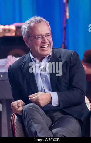 Paolo Bonolis Carlo Conti e Jerry Scotti assiste al Maurizio Costanzo Show Foto Stock