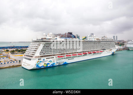 MIAMI, Stati Uniti d'America - 11 dicembre 2016: il Porto di Miami con navi da crociera. Miami è il maggiore porto negli Stati Uniti per le crociere. Foto Stock