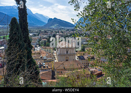 Vista panoramica dal castello di Arco - Trento sul Lago di Garda in Italia Foto Stock