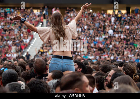 Madrid, Spanien. 26 Luglio, 2019. Muse fan in un concerto del "imulation teoria World Tour' a Wanda Metropolitano Stadium. Madrid, 26.07.2019 | Utilizzo di credito in tutto il mondo: dpa/Alamy Live News Foto Stock