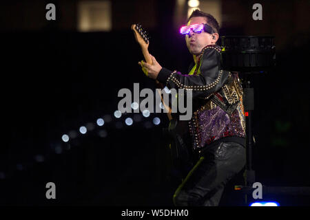 Madrid, Spanien. 26 Luglio, 2019. Muse di Matthew Bellamy live in un concerto del "imulation teoria World Tour' a Wanda Metropolitano Stadium. Madrid, 26.07.2019 | Utilizzo di credito in tutto il mondo: dpa/Alamy Live News Foto Stock