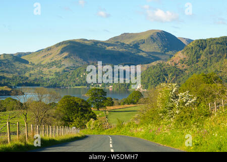 La mattina presto luce su Ullswater nel distretto del Lago Foto Stock