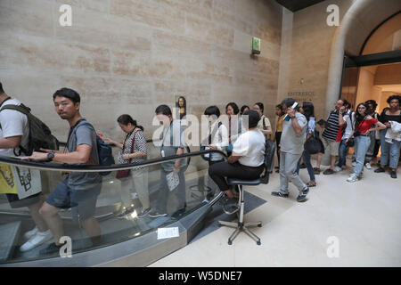 La Mona Lisa temporaneamente sul display nella Galerie MEDICIS Foto Stock