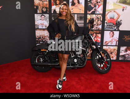 Kinya Claiborne assiste il decimo anniversario della Kiehl's LifeRide per amfAR a beneficio di HIV/AIDS Research in Century City al Westfield Century City in Century City il 27 luglio 2019. Foto Stock