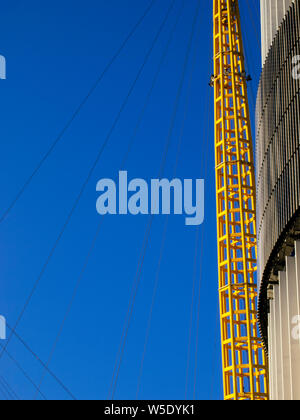 Close up immagine astratta di stuctural elementi dell'arena O2, precedentemente noto come il Millenium Dome Foto Stock