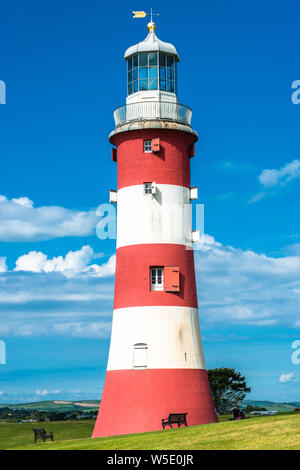 Smeatons Tower faro sul lungomare a Plymouth Hoe sulla costa sud di Devon, Inghilterra. Regno Unito. Foto Stock