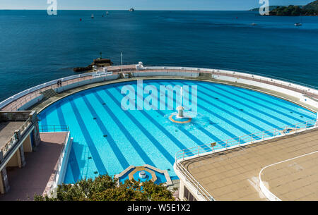 Piscina Tinside a Plymouth Hoe sul lungomare. Devon, Inghilterra. Regno Unito. Foto Stock