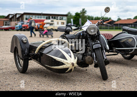 PAAREN IM GLIEN, Germania - Giugno 08, 2019: moto BMW R25/3 con sidecar, 1955. Die Oldtimer Show 2019. Foto Stock