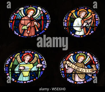 Angeli musicanti, vetrata, da Federico Preedy, secolo XIX, Old Hunstanton, Norfolk, Inghilterra Foto Stock