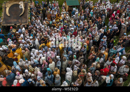 Città Tutaev, Yaroslavl Regione, la Russia. 28th, luglio 2019 i partecipanti nella grande processione con l'icona del tutto misericordioso Salvatore nella città Tutaev (precedentemente chiamato Romanov-Borisoglebsk), Yaroslavl Regione, Russia Foto Stock