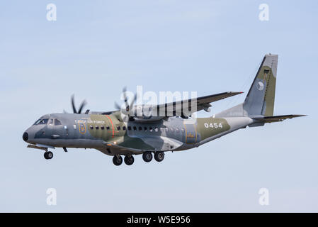 Czech Air Force EADS CASA C-295, C-295M piano di trasporto in atterraggio a RAF Fairford per Royal International Air Tattoo NEL REGNO UNITO. Il supporto aereo Foto Stock