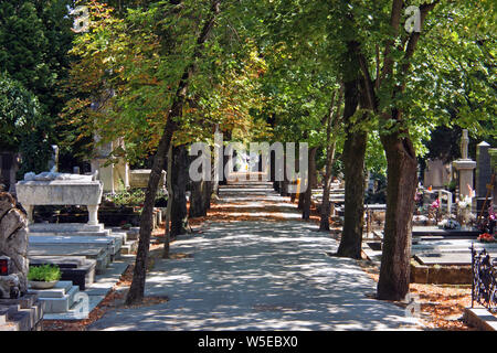 Zagabria, Croazia - Agosto 21, 2012: il Mirogoj cemetery è un cimitero parco, uno dei più famosi siti di Zagabria, Croazia Foto Stock