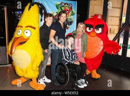 Londra, Regno Unito. 28 Luglio, 2019. Lucy Alexander e gli ospiti possono partecipare a una festa di gala Screening di Angry Birds 2 a VUE West End di Londra. Credito: SOPA Immagini limitata/Alamy Live News Foto Stock