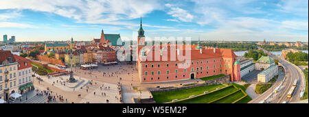 Vista aerea della città vecchia di Varsavia, Polonia, in un giorno di estate, immagine panoramica Foto Stock