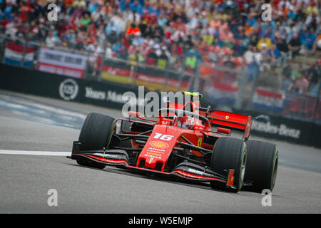 Hockenheim, Germania. 28 Luglio, 2019. La Scuderia Ferrari il pilota Monegasco Charles Leclerc compete durante il tedesco F1 Grand Prix gara. Credito: SOPA Immagini limitata/Alamy Live News Foto Stock