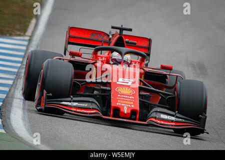 Hockenheim, Germania. 28 Luglio, 2019. La Scuderia Ferrari il pilota tedesco Sebastian Vettel compete durante il tedesco F1 Grand Prix gara. Credito: SOPA Immagini limitata/Alamy Live News Foto Stock