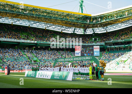 Lisbona, Portogallo. 28 Luglio, 2019. Team sportivo 2019/2020 presentazione ai tifosi prima della finale di Pre-Season cinque violini 2019 Trofeo partita di calcio tra Sporting CP vs Valencia CF.(punteggio finale: Sporting CP 1 - 2 Valencia CF) Credito: SOPA Immagini limitata/Alamy Live News Foto Stock
