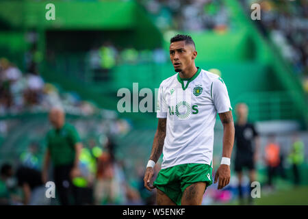 Lisbona, Portogallo. 28 Luglio, 2019. Raphinha (Raffaello Dias Belloli) di Sporting CP in azione durante la finale di Pre-Season cinque violini 2019 Trofeo partita di calcio tra Sporting CP vs Valencia CF.(punteggio finale: Sporting CP 1 - 2 Valencia CF) Credito: SOPA Immagini limitata/Alamy Live News Foto Stock