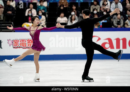 Il cinese dei pattinatori di figura Peng Cheng e Jin Yang competere in coppie di pattinaggio gratuito del 2019 ISU World Figure Skating Championships in Saitama, Giappone, Foto Stock