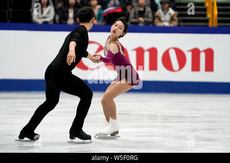 Il cinese dei pattinatori di figura Peng Cheng e Jin Yang competere in coppie di pattinaggio gratuito del 2019 ISU World Figure Skating Championships in Saitama, Giappone, Foto Stock