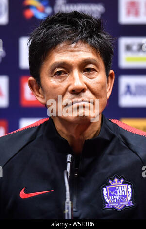 Head Coach Hiroshi Jofuku del Giappone del Sanfrecce Hiroshima F.C. partecipa a una conferenza stampa prima del gruppo F match contro la Cina del Guangzhou Evergrande Foto Stock