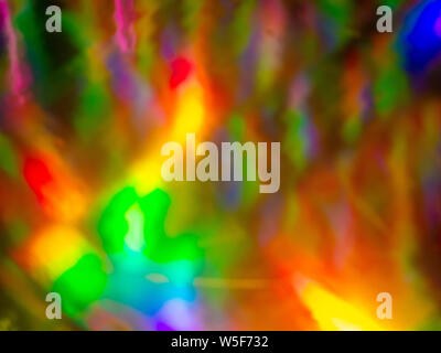 Abstract vivace sfondo della lente olografica flare luci al neon con spettro saturo psichedelici colori al neon e lucenti riflessi luminosi; Reflecti Foto Stock