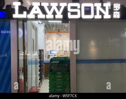--FILE--Vista di un Lawson store nella città di Zhuzhou, centrale provincia cinese di Hunan, 3 settembre 2018. Lawson e della Cina di stato-backed Agribusine capitale Foto Stock