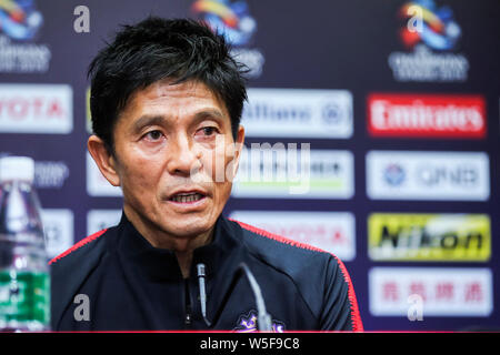 Head Coach Hiroshi Jofuku del Giappone del Sanfrecce Hiroshima F.C. partecipa a una conferenza stampa prima del gruppo F match contro la Cina del Guangzhou Evergrande Foto Stock