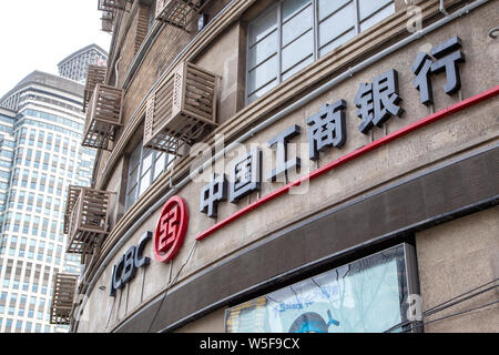 --FILE--Vista di un ramo industriale e banca commerciale della Cina (ICBC) in Cina a Shanghai, 26 febbraio 2019. L'Industriale e banca commerciale Foto Stock