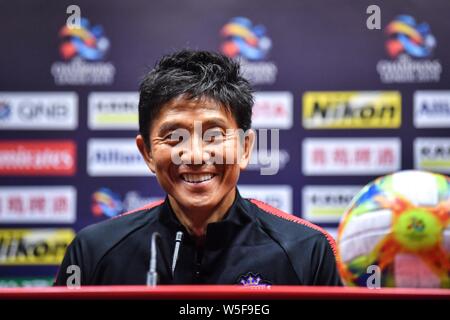 Head Coach Hiroshi Jofuku del Giappone del Sanfrecce Hiroshima F.C. partecipa a una conferenza stampa prima del gruppo F match contro la Cina del Guangzhou Evergrande Foto Stock