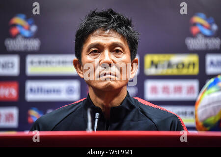 Head Coach Hiroshi Jofuku del Giappone del Sanfrecce Hiroshima F.C. partecipa a una conferenza stampa prima del gruppo F match contro la Cina del Guangzhou Evergrande Foto Stock