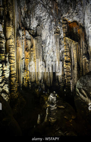 Grotte di Artà (calette d'Artà) nel comune di Capdepera, nel nord-est dell'isola di Mallorca, Spagna Foto Stock