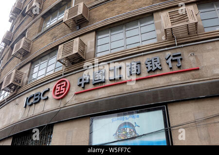 --FILE--Vista di un ramo industriale e banca commerciale della Cina (ICBC) in Cina a Shanghai, 27 febbraio 2019. L'Industriale e banca commerciale Foto Stock