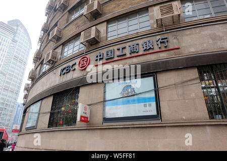 --FILE--Vista di un ramo industriale e banca commerciale della Cina (ICBC) in Cina a Shanghai, 27 febbraio 2019. L'Industriale e banca commerciale Foto Stock