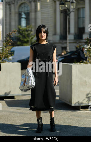 Attrice Cinese Xin Zhilei è raffigurato a Parigi durante la settimana della moda di Parigi Autunno Inverno 19/20 in Francia, il 27 febbraio 2019. Borsa: Maison Margiela ** Foto Stock
